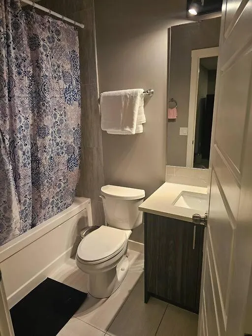 Apartment Ferienwohnung Calm And Cozy YYC